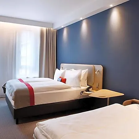 Express - By Ihg Hotell 3*