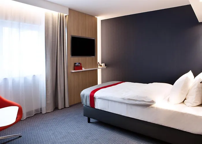 Express - By Ihg Hotel 3*